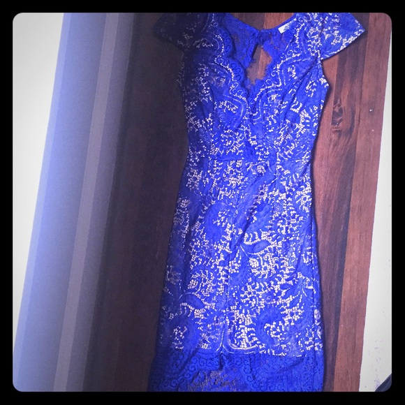 Blue lace dress - Picture 3 of 6